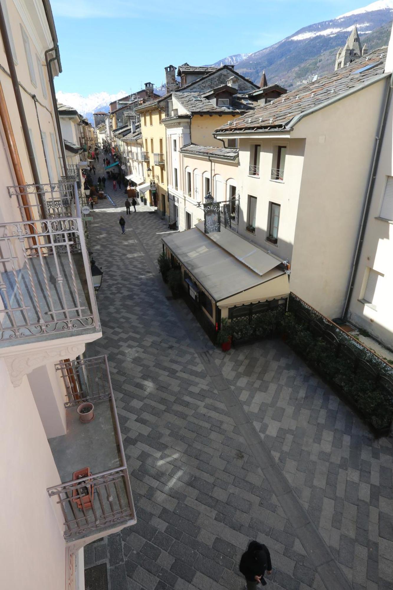 L'Abri En Ville - Parcheggio Privato A 100 Mt Ed Accesso Con Auto Nell'Area Pedonale 奥斯塔 外观 照片